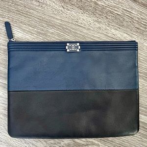 Chanel OCase/ Clutch Boy bi-color blue black pochette pouch